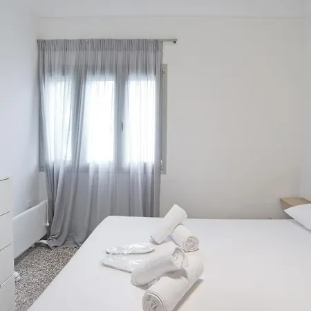 Athina 2br Apt, Fully Equipped, Kitchen, Ac, Wifi Appartement