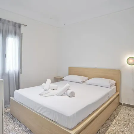Athina 2br Apt, Fully Equipped, Kitchen, Ac, Wifi